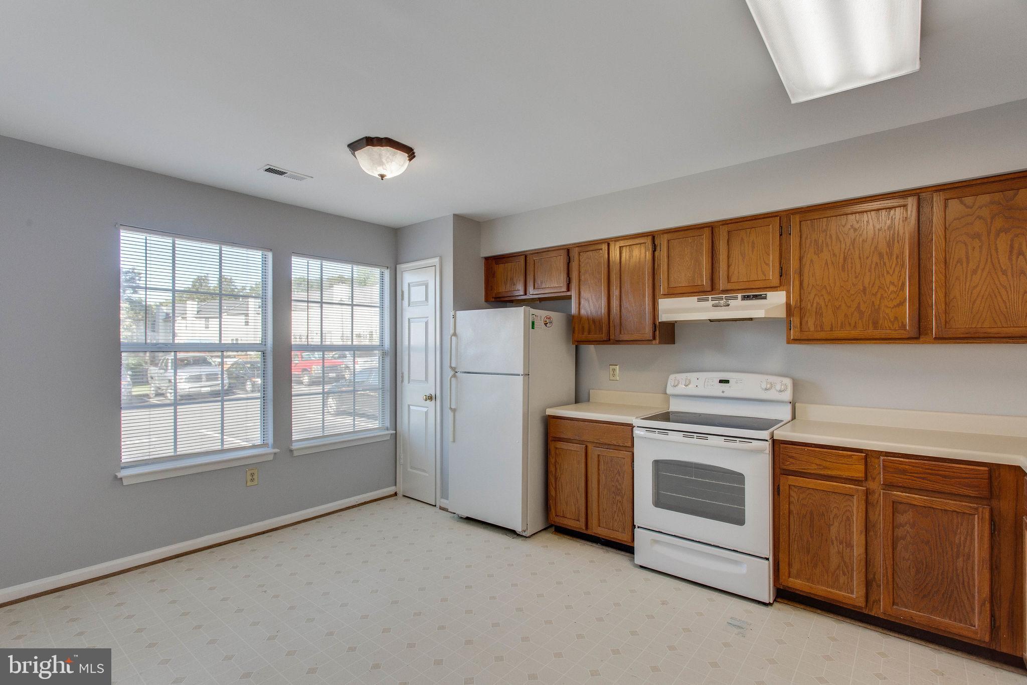 1102 Wind Ridge Drive Stafford, VA 22554 - Photo 5 of 38 Light filled Kitchen