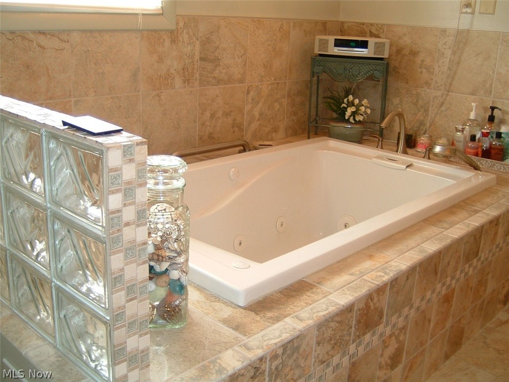 162 Warner Road Southeast Hubbard, OH 44425 - Photo 13 of 22 Gallery Image 13