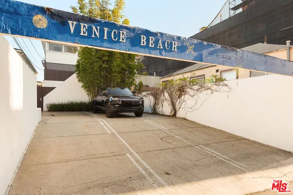 $2,380,000 | 51 Sunset Avenue, Venice, CA 90291