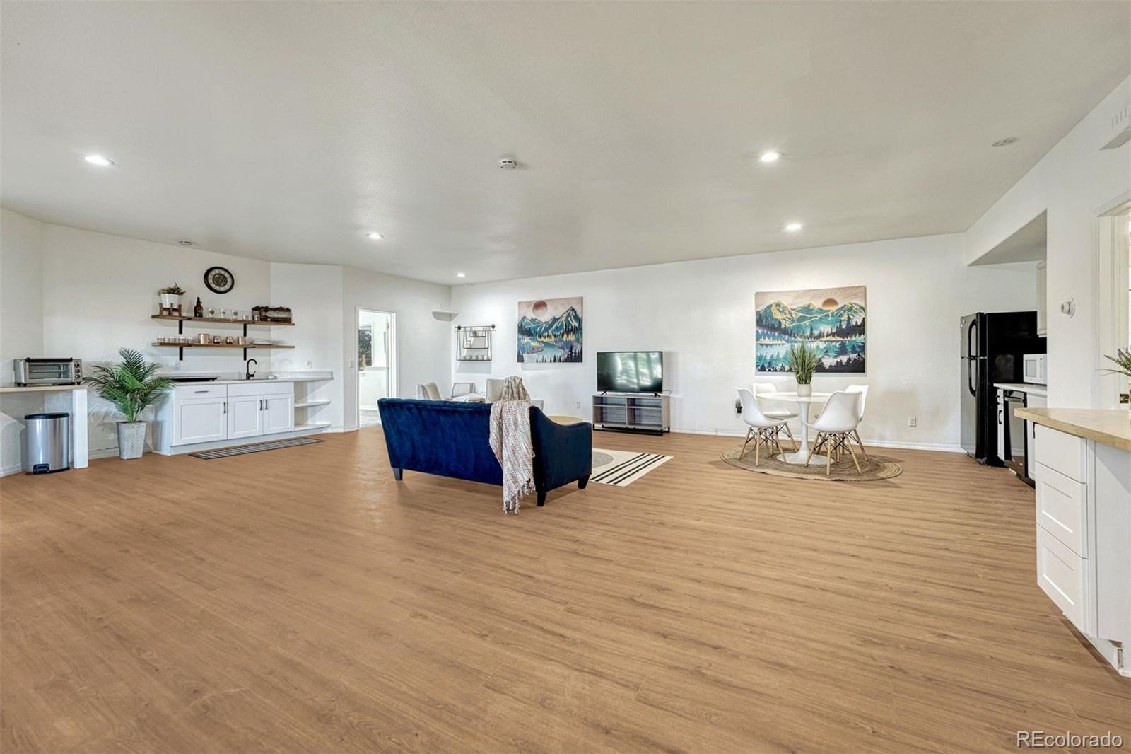 17870 New London Road Monument, CO 80132 - Photo 22 of 44 a living room with furniture and kitchen view