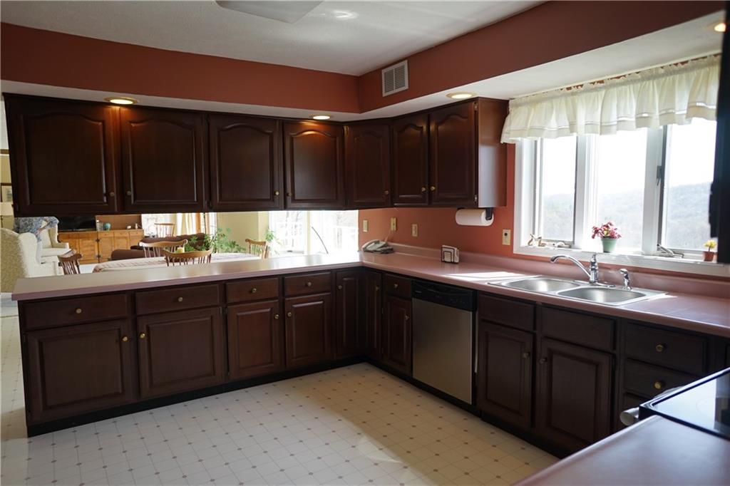 1252 Whitestown Road Prospect, PA 16052 - Photo 10 of 25