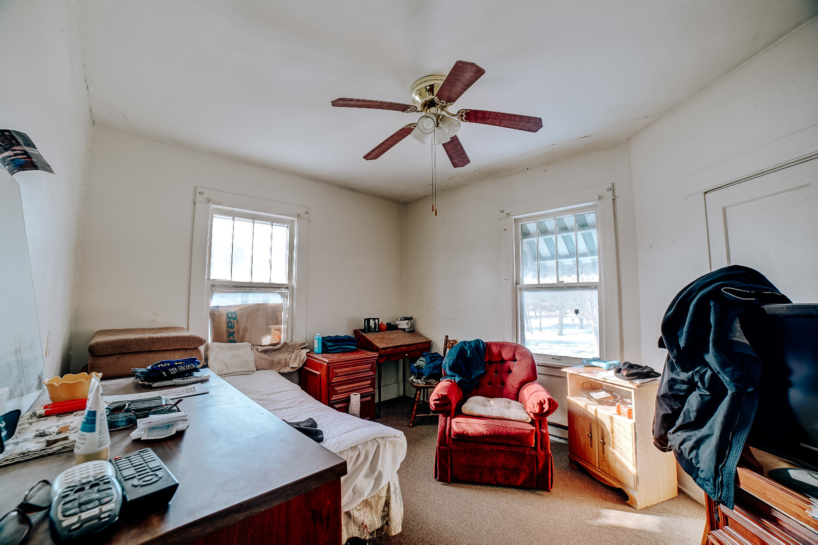 215 South 3rd Street Watseka, IL 60970 - Photo 15 of 17 a living room with furniture a window and a window