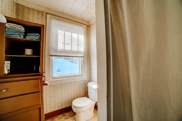a bathroom with a toilet