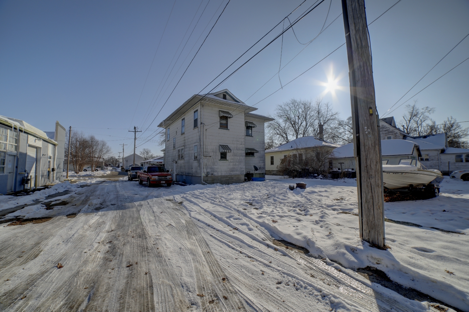215 South 3rd Street Watseka, IL 60970 - Photo 3 of 17 a view of a house with a yard