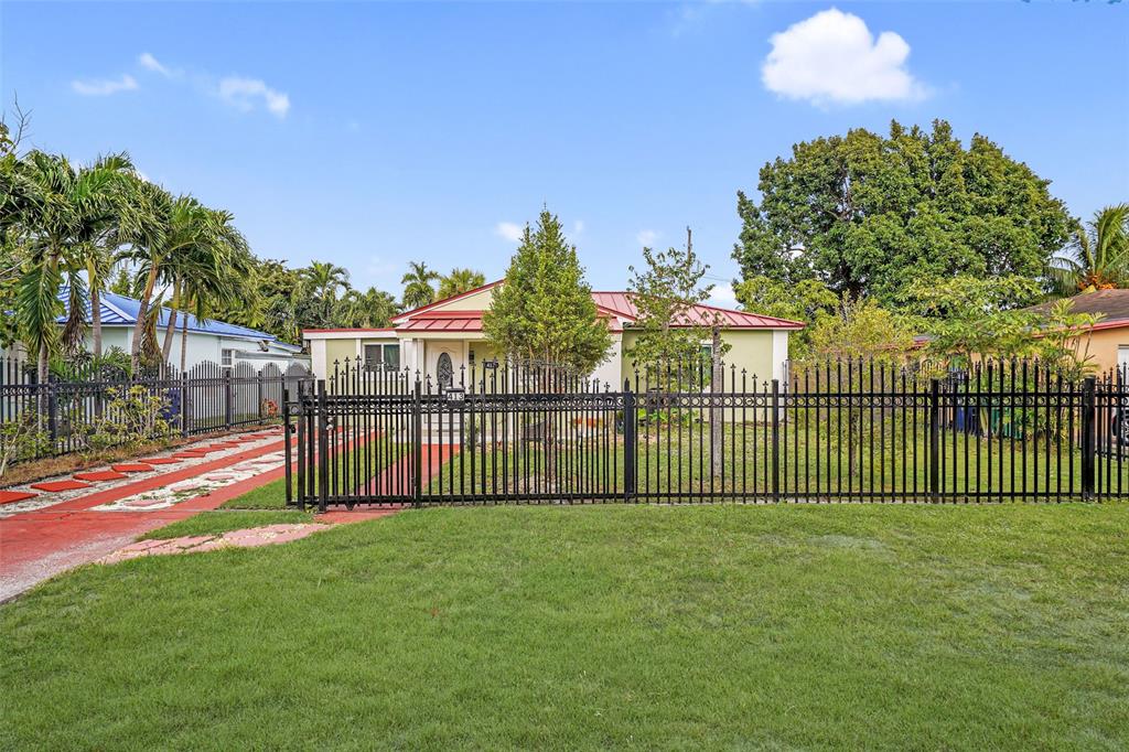413 Northwest 100th Terrace Miami, FL 33150 - Photo 3 of 29 a view of a garden