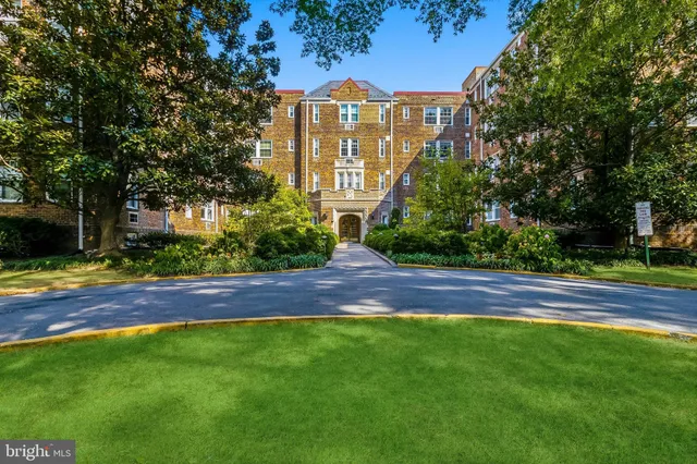 $1,800 | 3051 Idaho Avenue Northwest, Unit 421, Washington, DC 20016