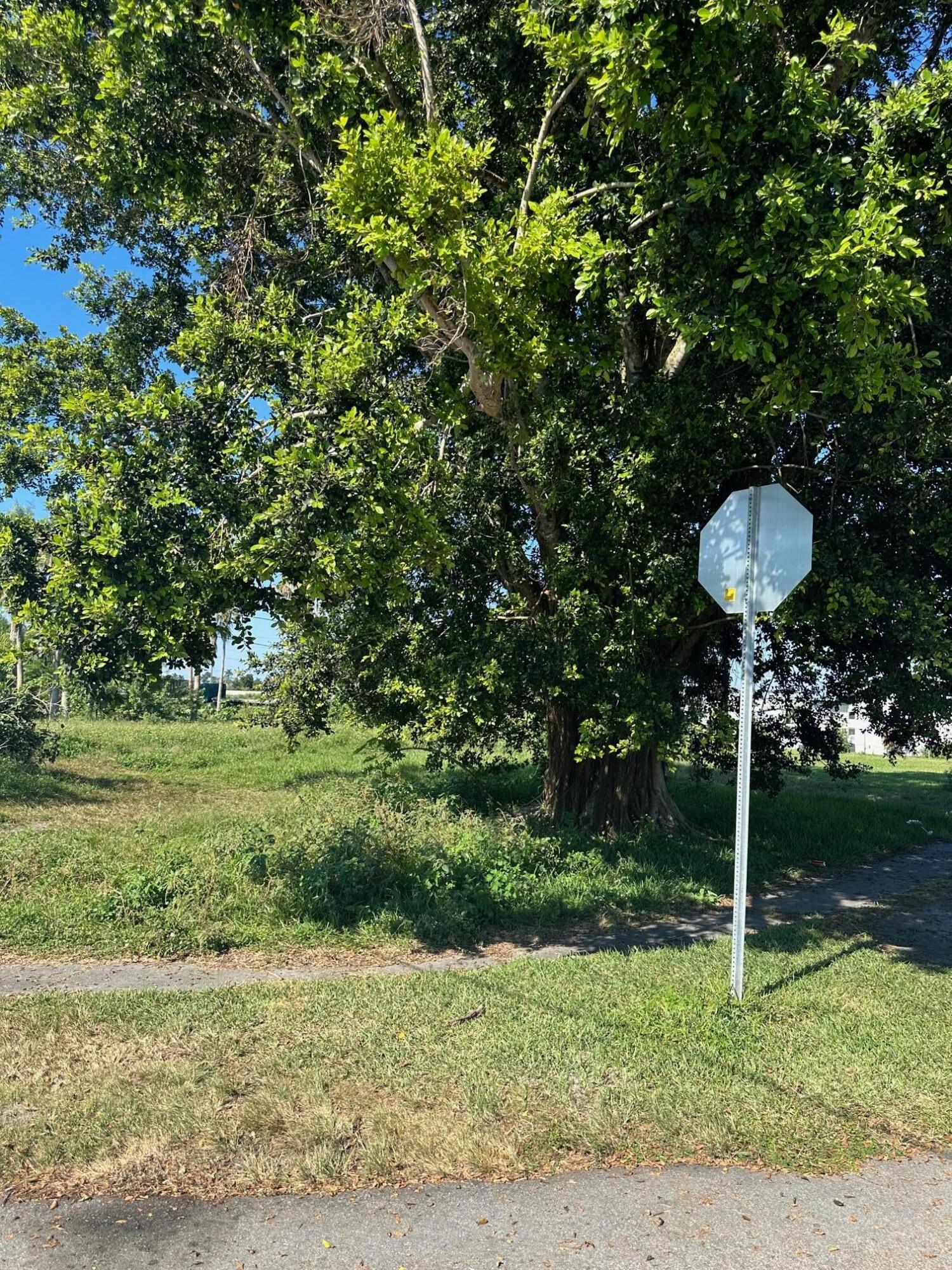 501 West Baines Terrace Pahokee, FL 33476 - Photo 4 of 8 Corner