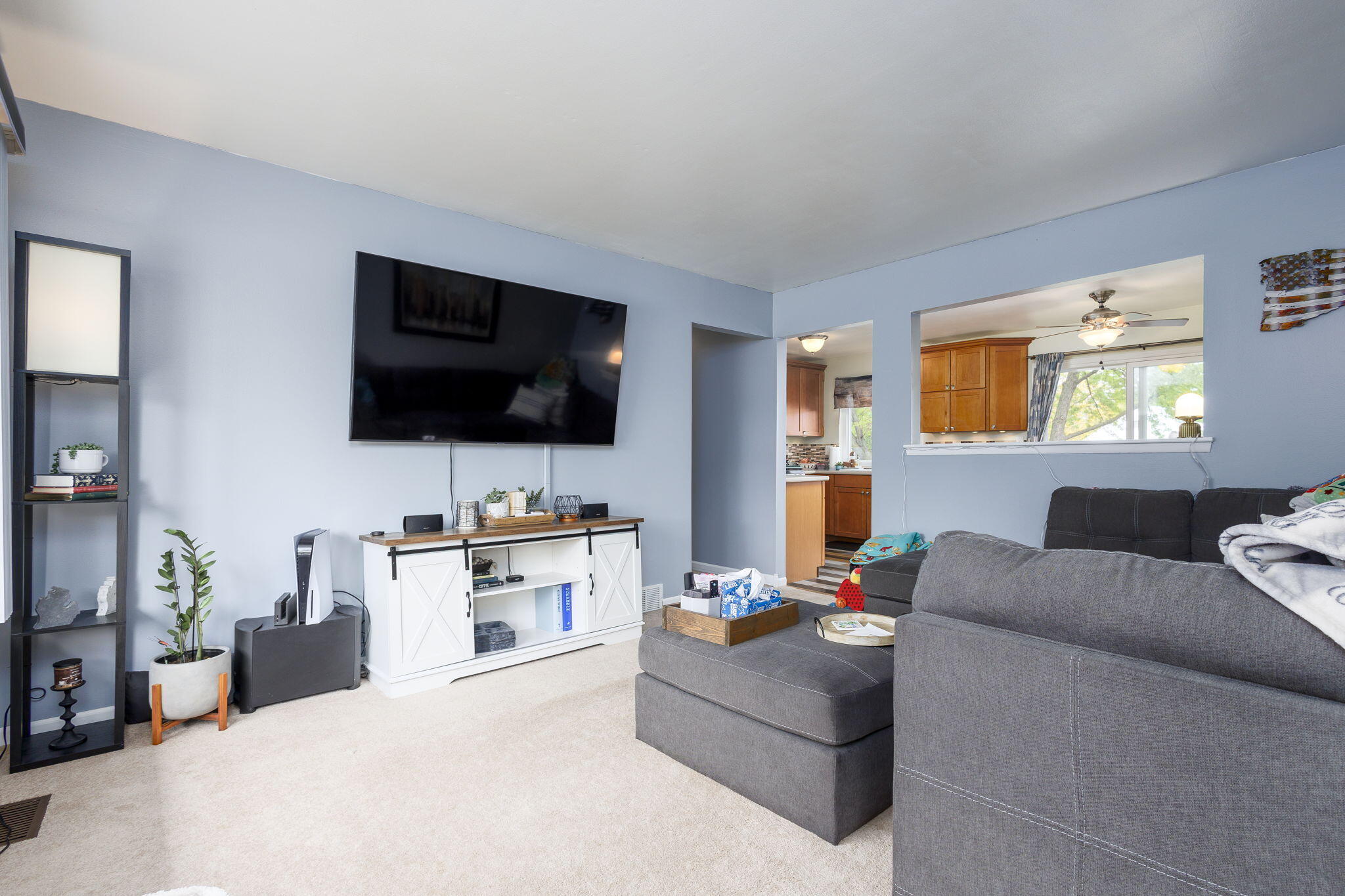 2458 Milverton Road Troy, MI 48083 - Photo 4 of 30 living room