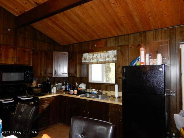 103 Doe Loop Bushkill, PA 18324 - Photo 11 of 32 kitchen2