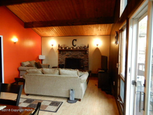103 Doe Loop Bushkill, PA 18324 - Photo 6 of 32 living