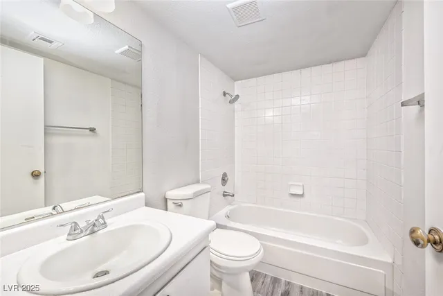 $900 | 2684 Bryandouglas Drive, Unit B, Las Vegas, NV 89121