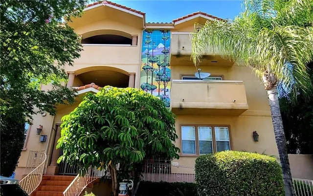 $895,000 | 555 East Santa Anita Avenue, Unit 301, Burbank, CA 91501