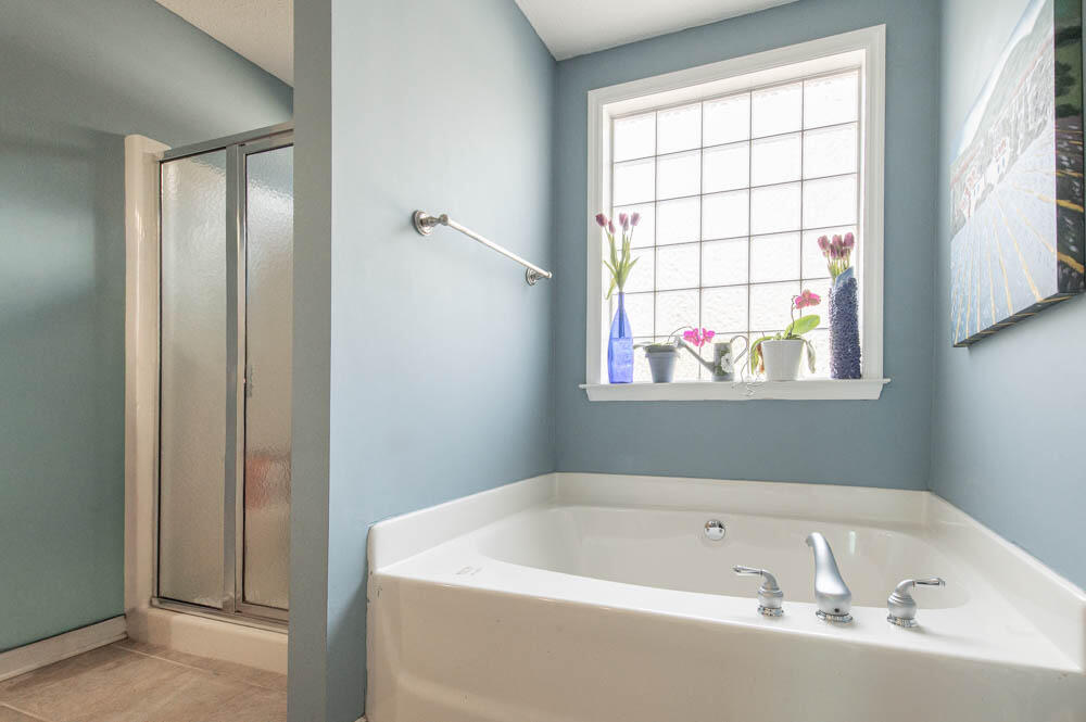 201 Buck Point Court Aiken, SC 29803 - Photo 11 of 26 Soaking Tub!