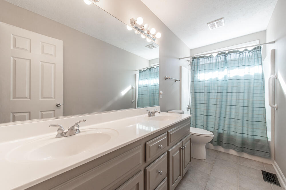 201 Buck Point Court Aiken, SC 29803 - Photo 15 of 29 Full Guest Bath!