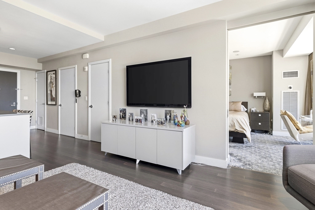 110 Stuart Street, Unit 27F Boston, MA 02116 - Photo 7 of 27