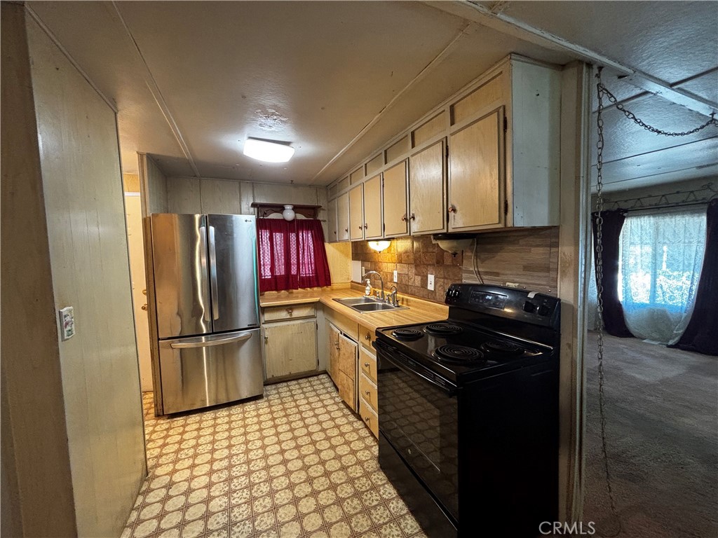 567 East Lassen, Unit 206 Chico, CA 95973 - Photo 10 of 28 Kitchen