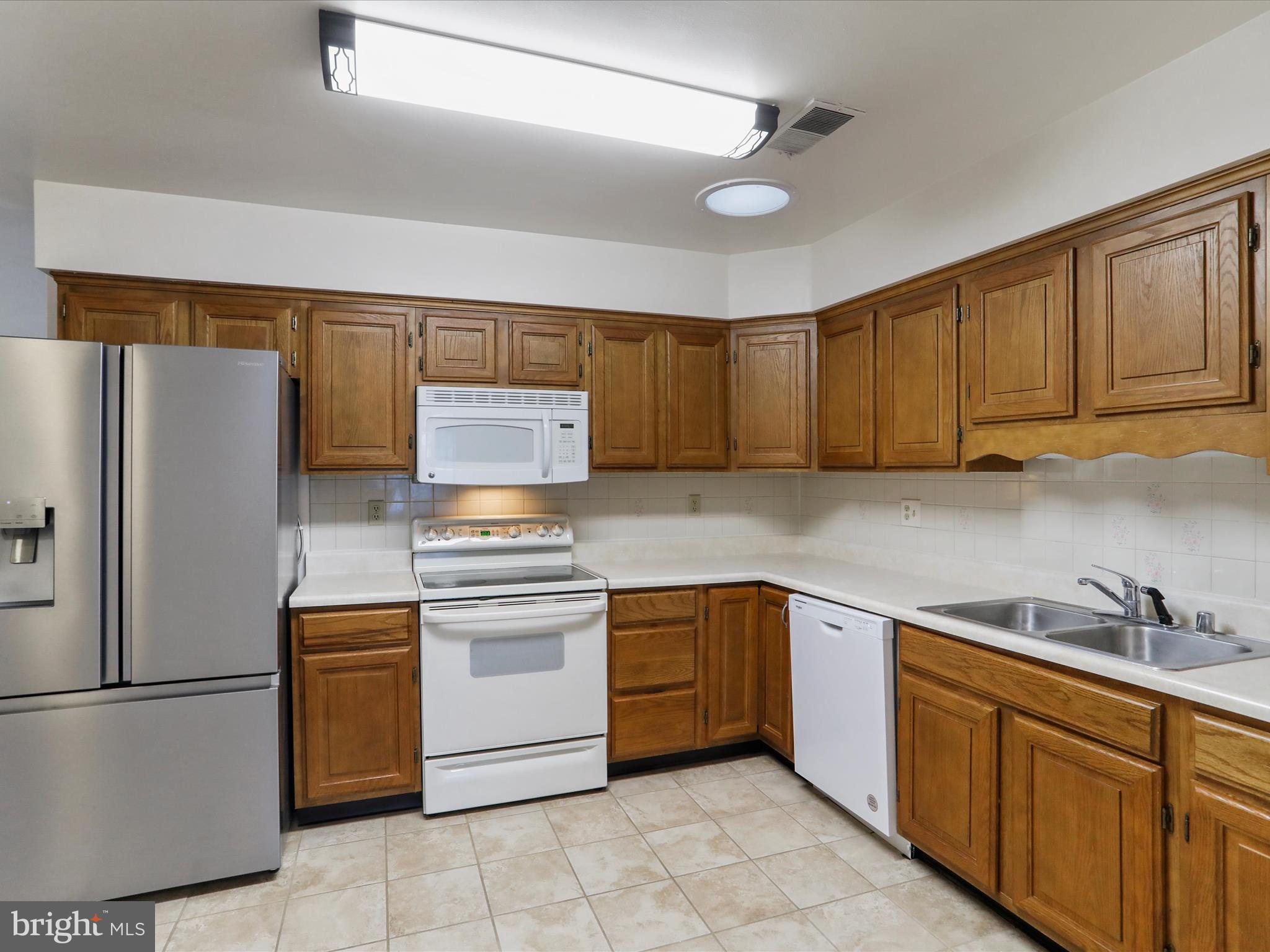 18016 Putter Drive Hagerstown, MD 21740 - Photo 10 of 26 a kitchen with stainless steel appliances granite countertop a refrigerator sink and stove