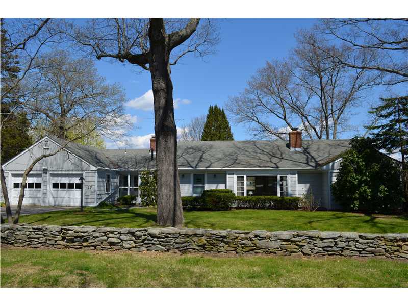 17 Riverside Drive Barrington, RI 02806 - Photo 1 of 10 Exterior Front.