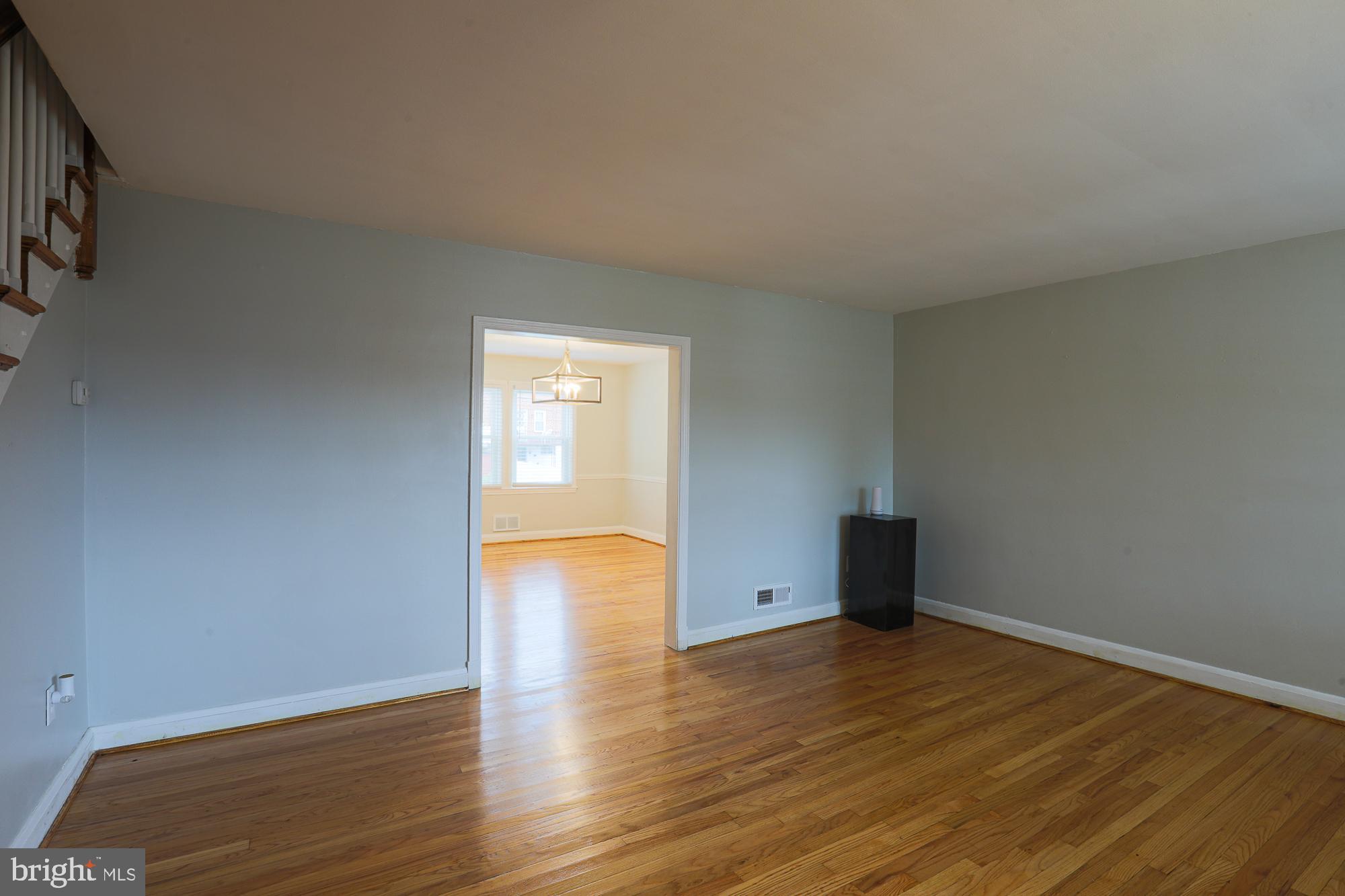 1526 Winford Road Baltimore, MD 21239 - Photo 6 of 27 Living Room