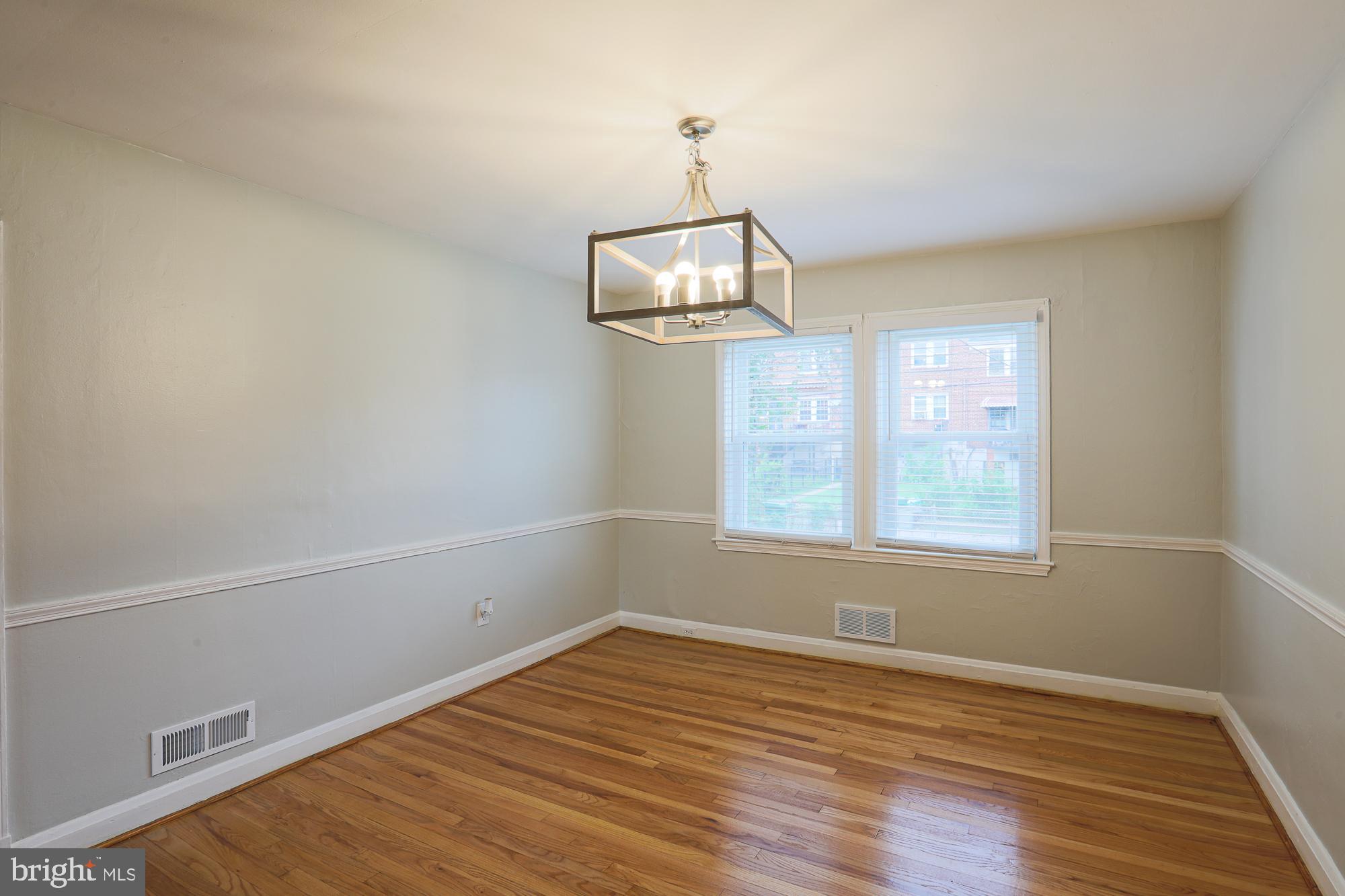 1526 Winford Road Baltimore, MD 21239 - Photo 7 of 27 Dining Room