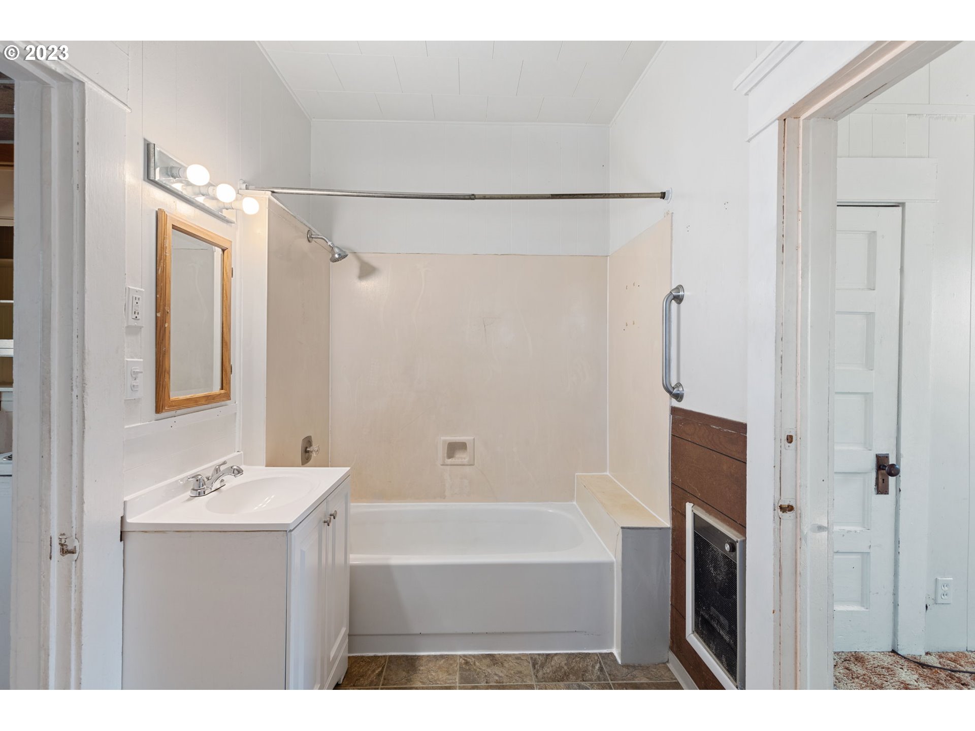 302 Southwest Pine Street Grants Pass, OR 97526 - Photo 11 of 20 a bathroom with a bathtub a sink a shower and a mirror