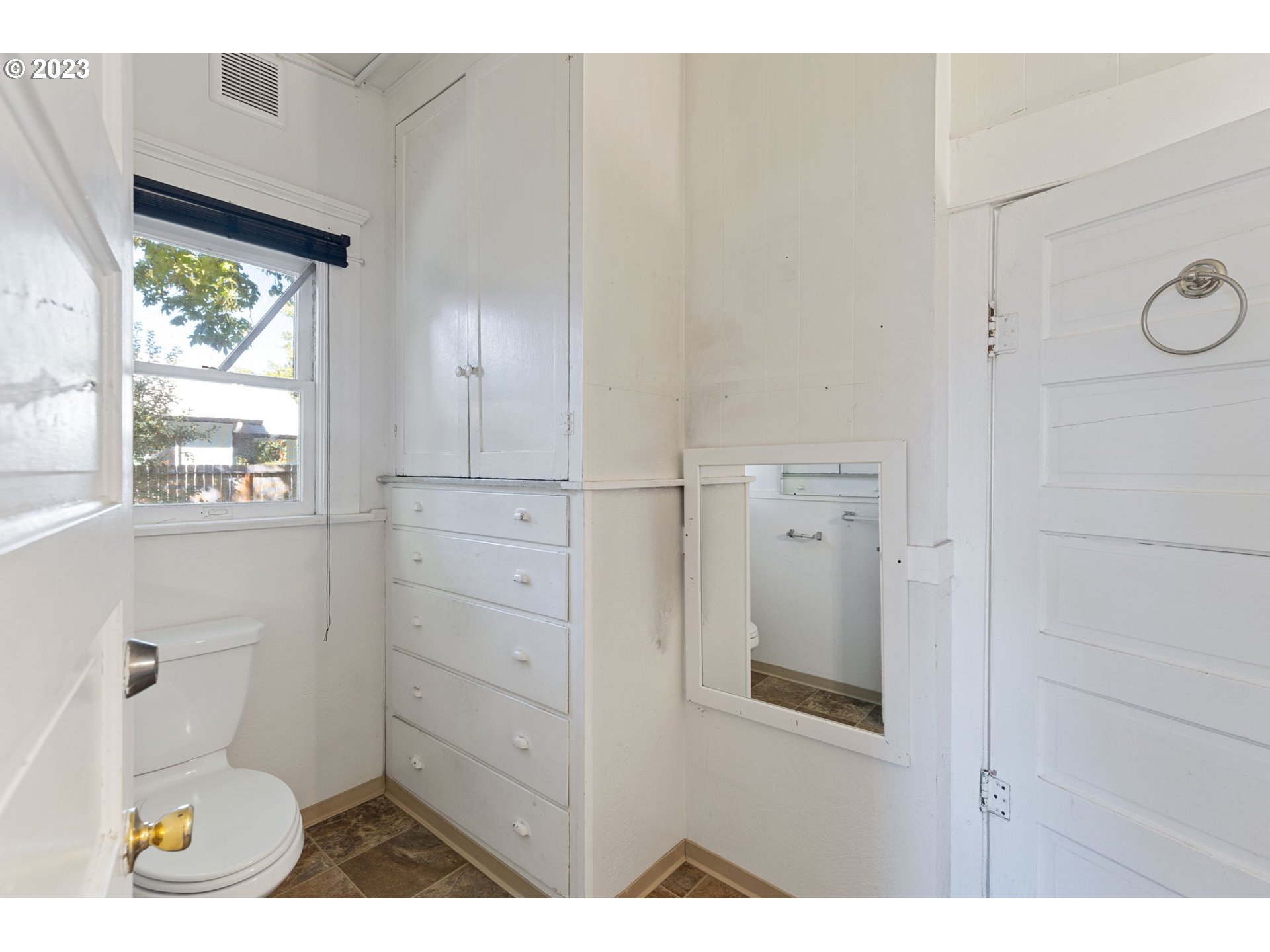 302 Southwest Pine Street Grants Pass, OR 97526 - Photo 12 of 20 a bathroom with a toilet and a shower