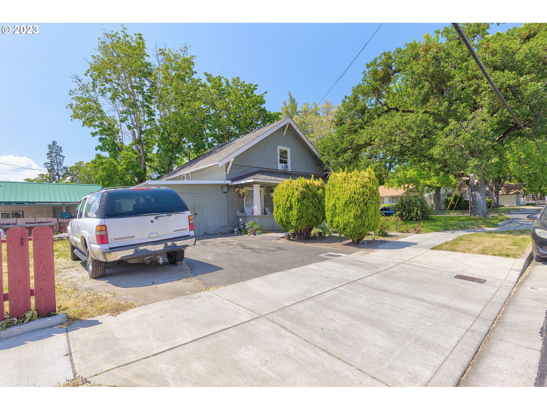 302 Southwest Pine Street Grants Pass, OR 97526 - Photo 5 of 20 a house view with a garden space