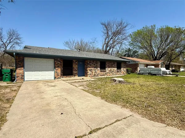 $1,695 | 2603 Foxcroft Circle, Denton, TX 76209