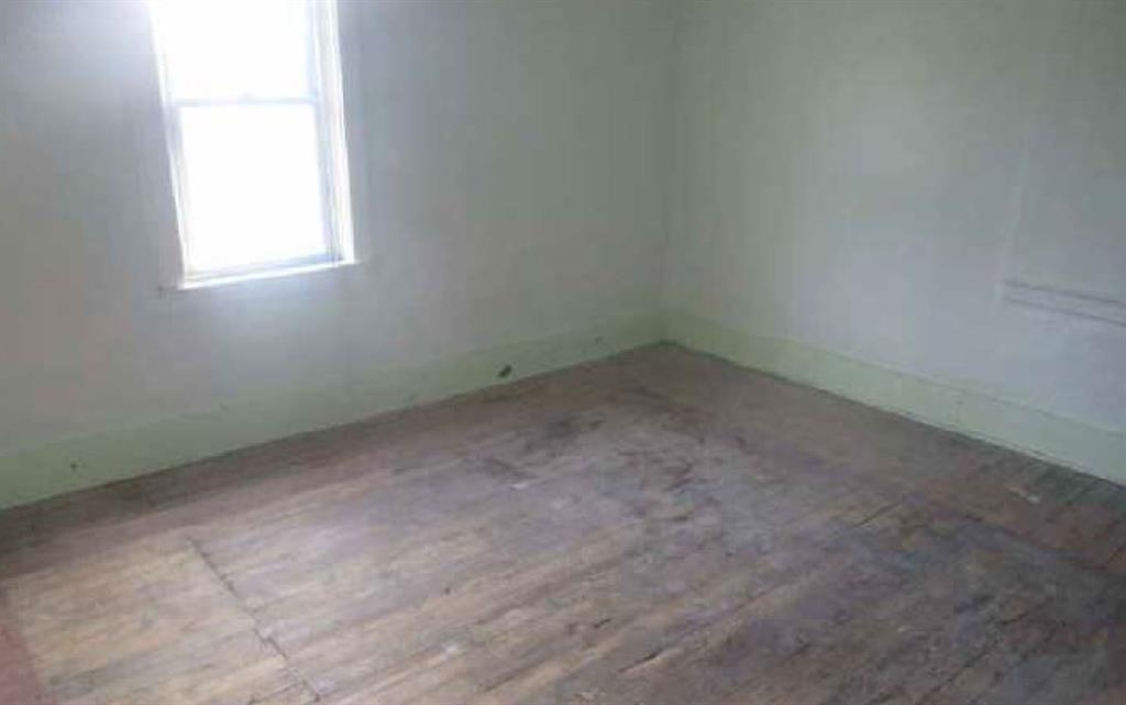 839 Jacoby Road Harwick, PA 15049 - Photo 11 of 14 an empty room with a window