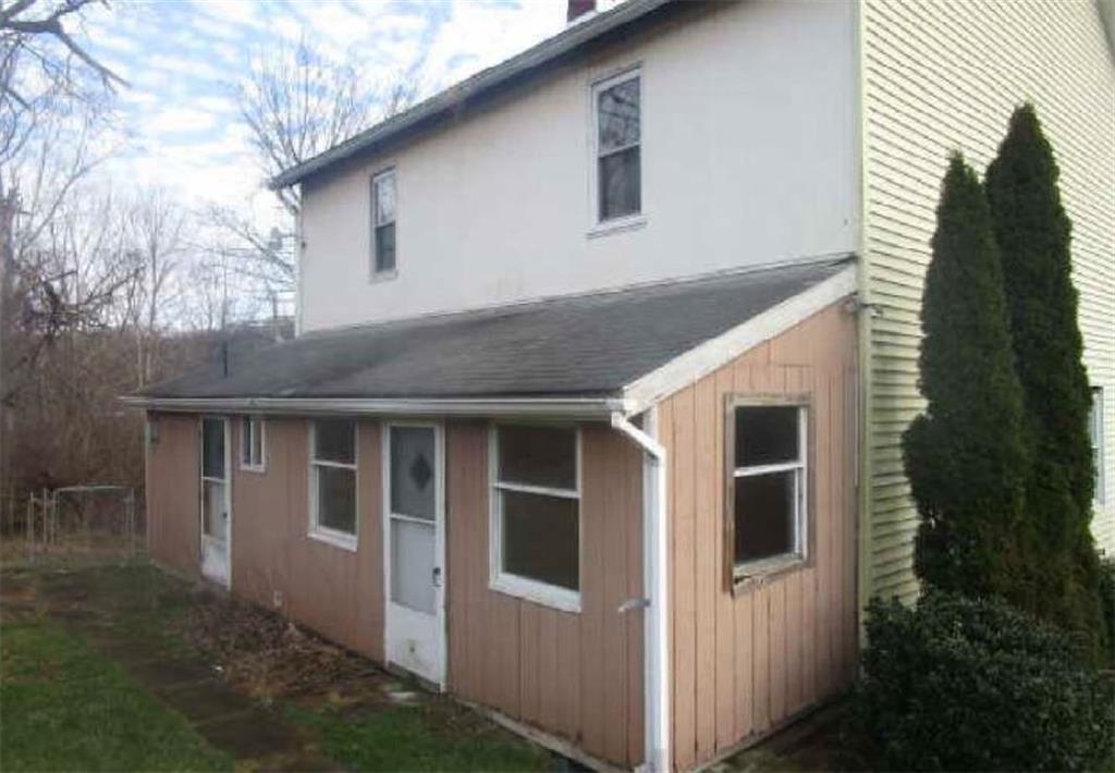 839 Jacoby Road Harwick, PA 15049 - Photo 2 of 14 a front view of a house with a yard