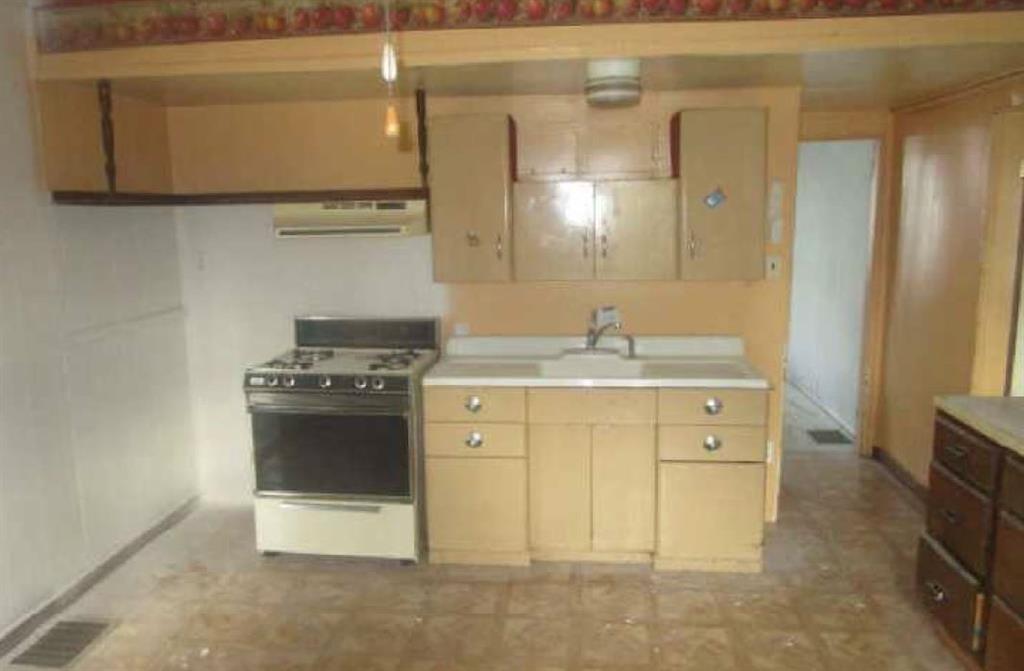 839 Jacoby Road Harwick, PA 15049 - Photo 5 of 14 a kitchen with granite countertop a sink and a stove