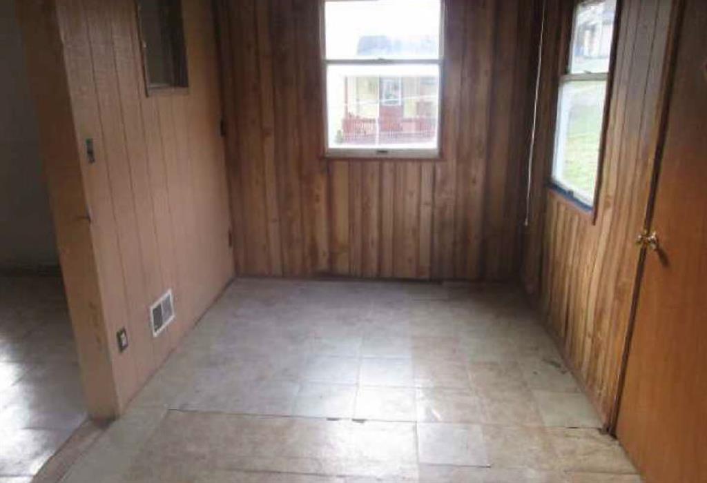 839 Jacoby Road Harwick, PA 15049 - Photo 8 of 14 a view of room with window