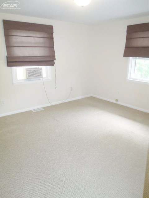 5217 North Center Road Flint, MI 48506 - Photo 18 of 21 20443995-17.JPG