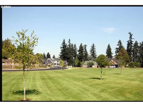 a view of a tennis court