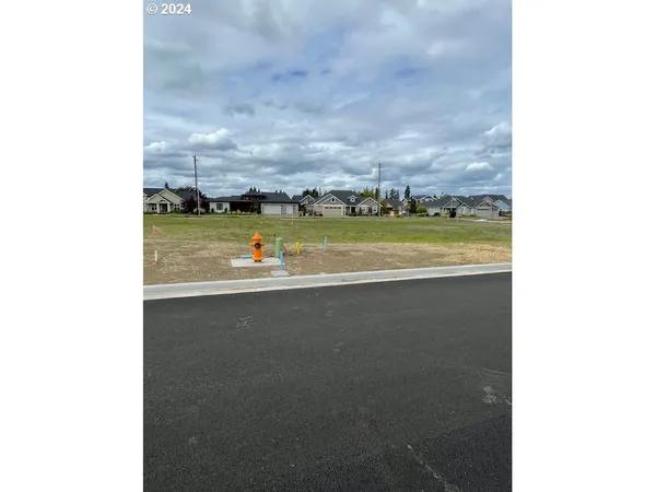 $325,000 | Northwest 10th Avenue, Canby, OR 97013