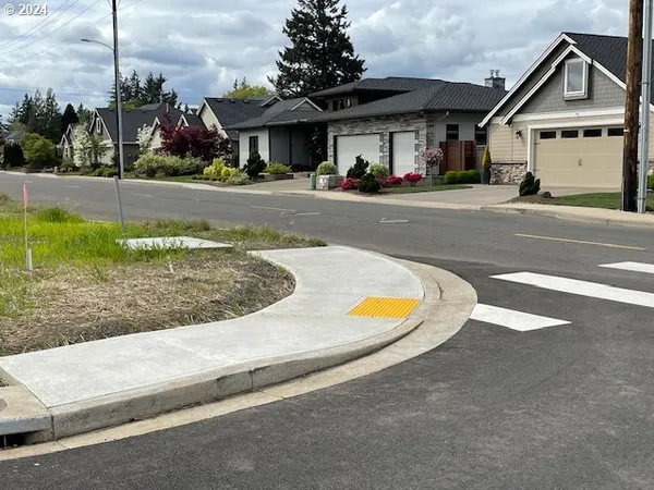 $325,000 | Northwest 10th Avenue, Canby, OR 97013