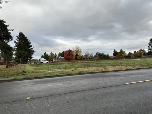 $325,000 | Northwest 10th Avenue, Canby, OR 97013