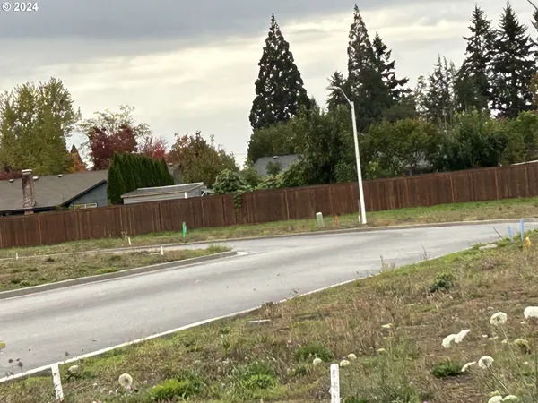 $325,000 | Northwest 10th Avenue, Canby, OR 97013