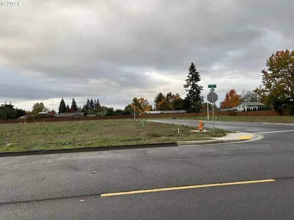 $325,000 | Northwest 10th Avenue, Canby, OR 97013