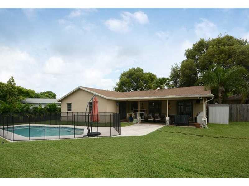 9938 Northwest 42nd Court Sunrise, FL 33351 - Photo 16 of 19 Yard/Garden