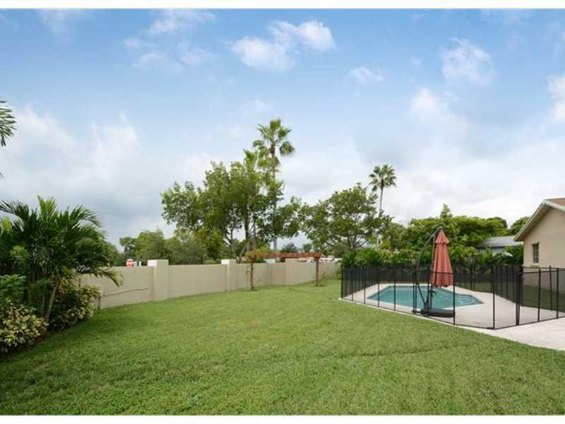 9938 Northwest 42nd Court Sunrise, FL 33351 - Photo 18 of 19 Yard/Garden