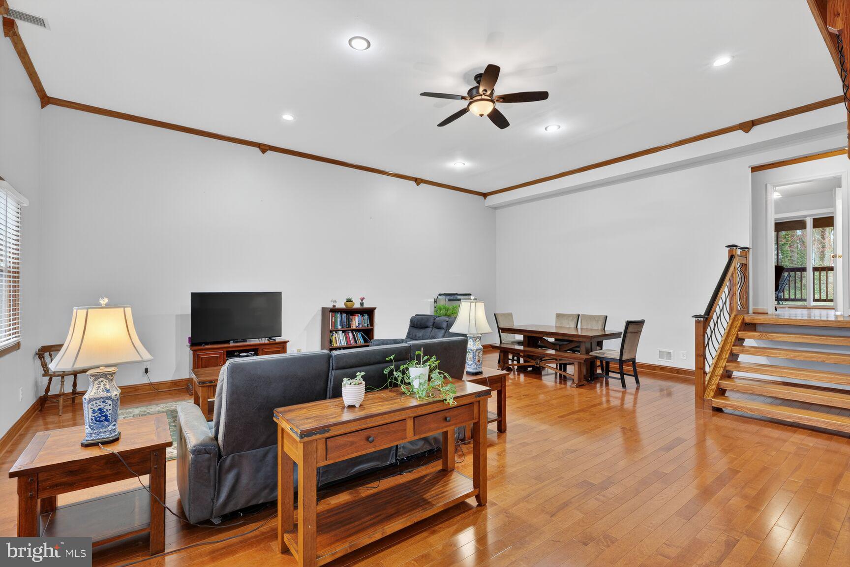 4406 Roundhill Road Alexandria, VA 22310 - Photo 4 of 48 Gallery Image 4