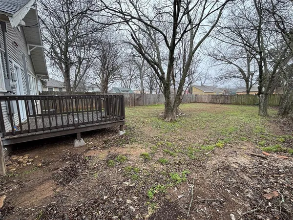 $1,350 | 909 West Wardville Street, Cleburne, TX 76033