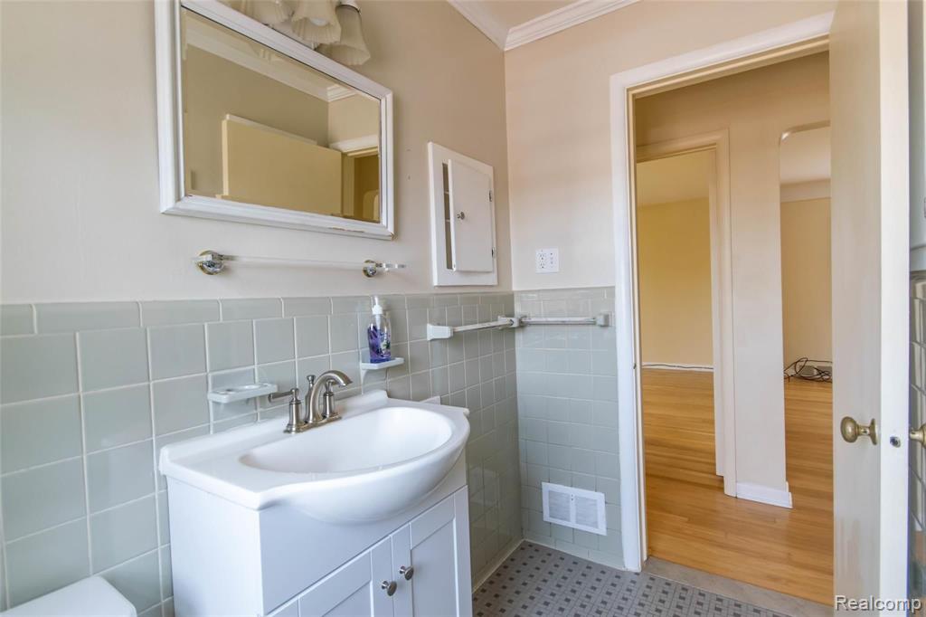 634 Cadieux Road Grosse Pointe, MI 48230 - Photo 22 of 34