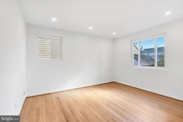 $2,950 | 618 19th Street South, Unit B, Arlington, VA 22202