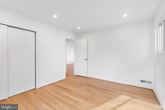 $2,950 | 618 19th Street South, Unit B, Arlington, VA 22202