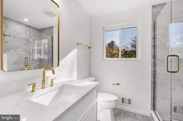 $2,950 | 618 19th Street South, Unit B, Arlington, VA 22202