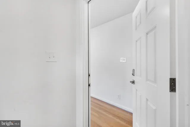 $2,950 | 618 19th Street South, Unit B, Arlington, VA 22202