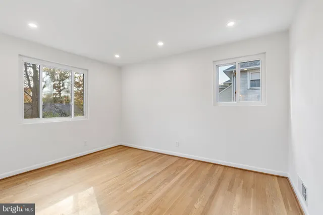 $2,950 | 618 19th Street South, Unit B, Arlington, VA 22202