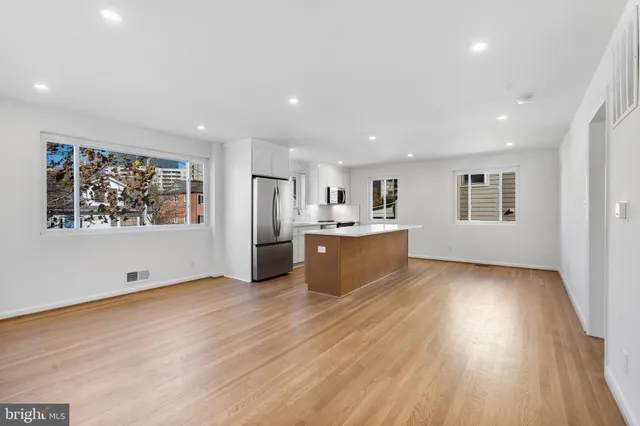 $2,950 | 618 19th Street South, Unit B, Arlington, VA 22202